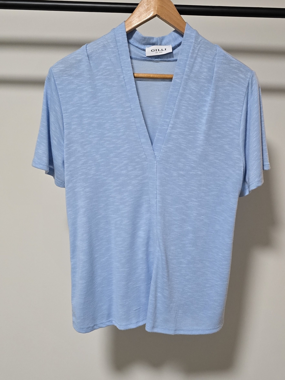 Gilli Light Blue V-Neck Short Sleeve Top